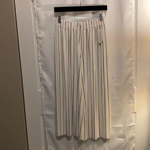 Jon & Anna wide leg pant, NWT, size small